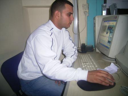 moi devand mon ordinateur
